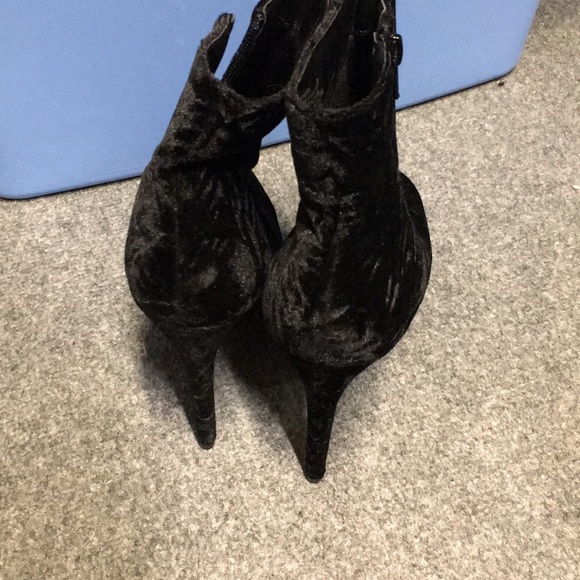 Shoedazzle Black Velvet Heeled Boots size 7.5 - Picture 3 of 7